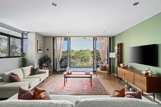 618/36-42 Stanley Street, St Ives Sold by Chan Yahl