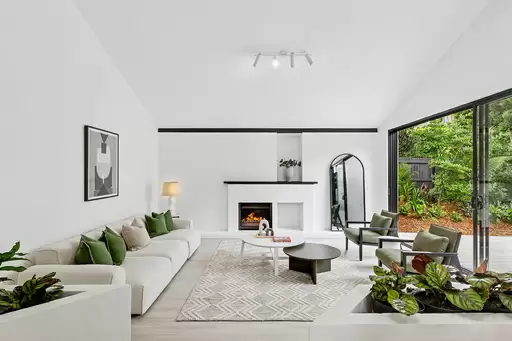 5 Lucia Avenue, St Ives Sold by Chan Yahl