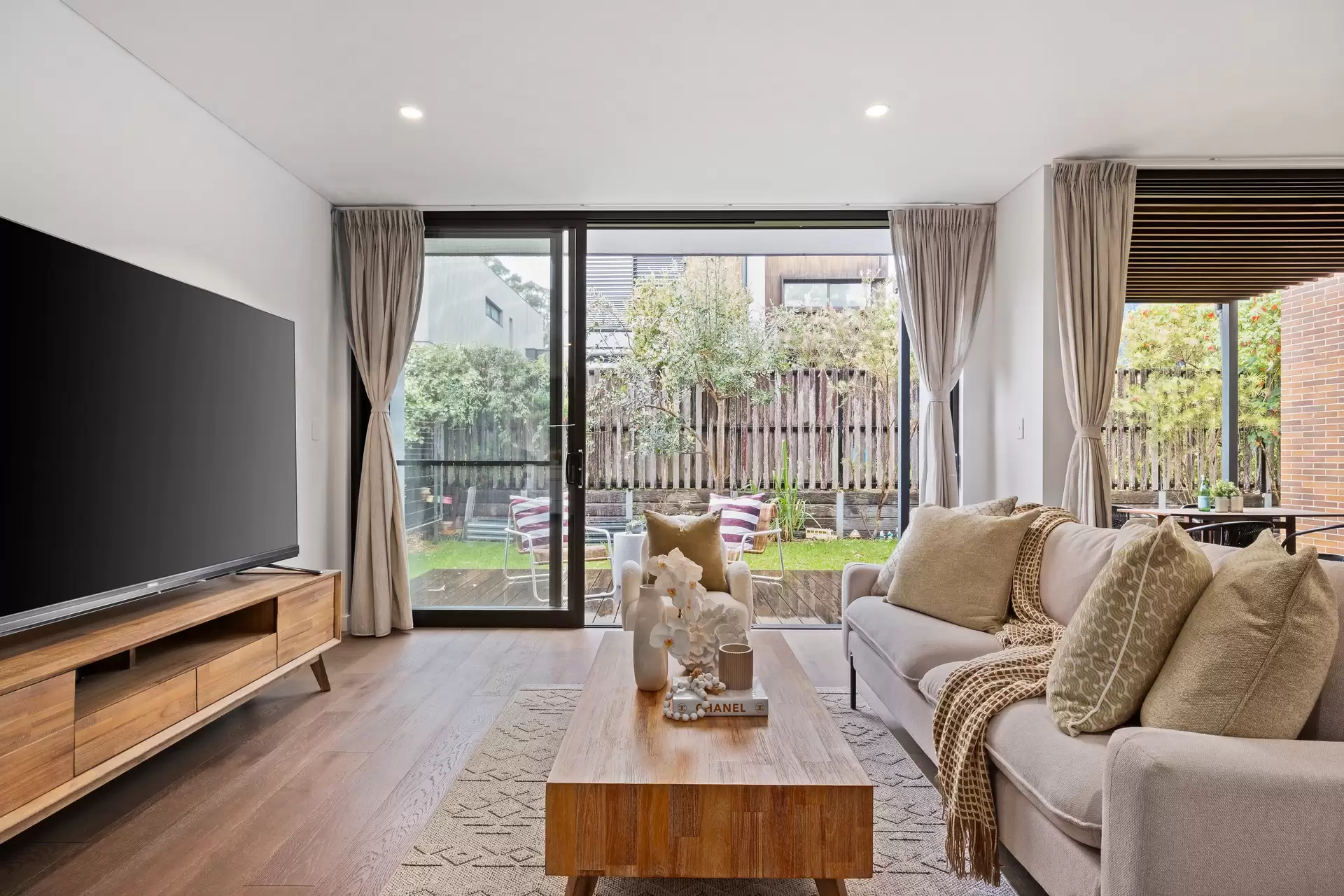 24 Hamilton Corner, Lindfield Sold by Chan Yahl - image 3