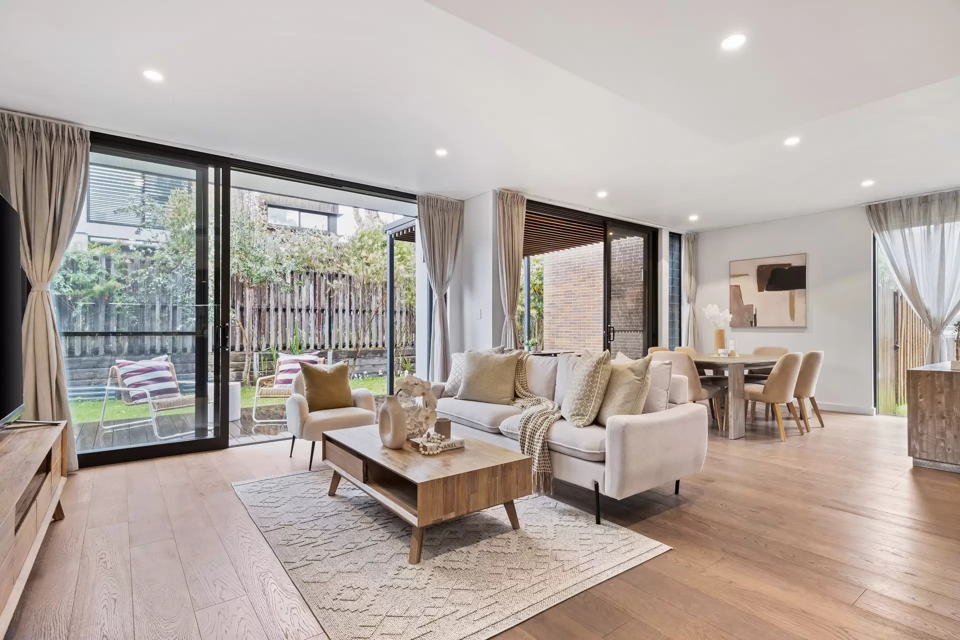 24 Hamilton Corner, Lindfield Sold by Chan Yahl - image 2
