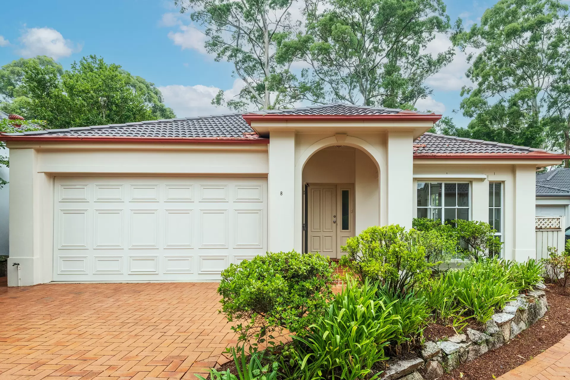 8 Cates Place, St Ives Sold by Chan Yahl - image 1