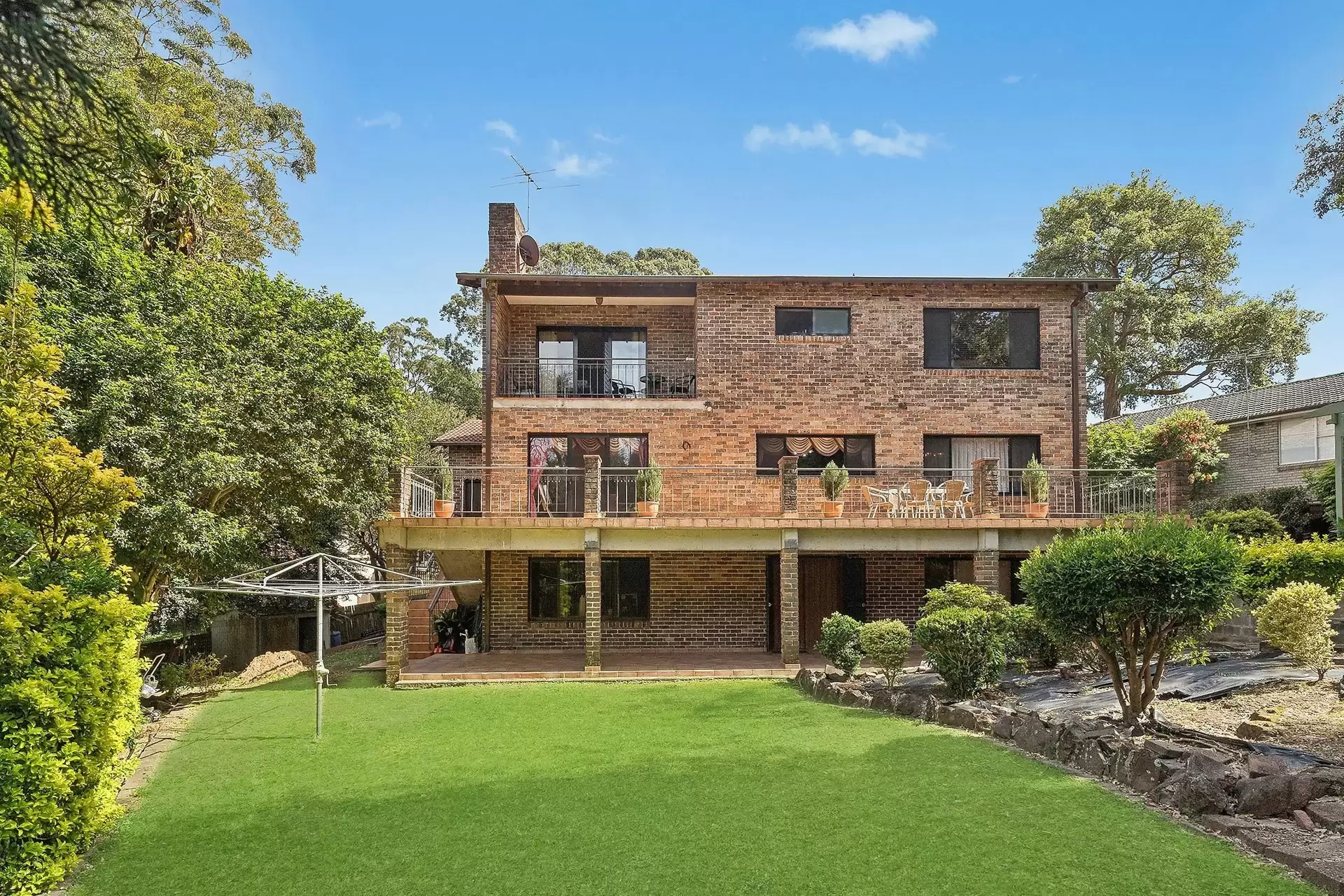 17 Parkwood Grove, West Pymble For Sale by Chan Yahl