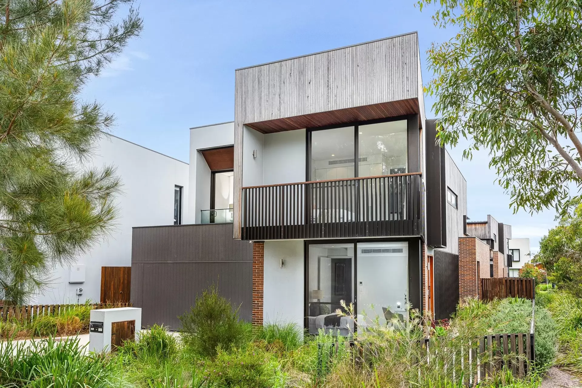 12 Hamilton Corner, Lindfield For Sale by Chan Yahl