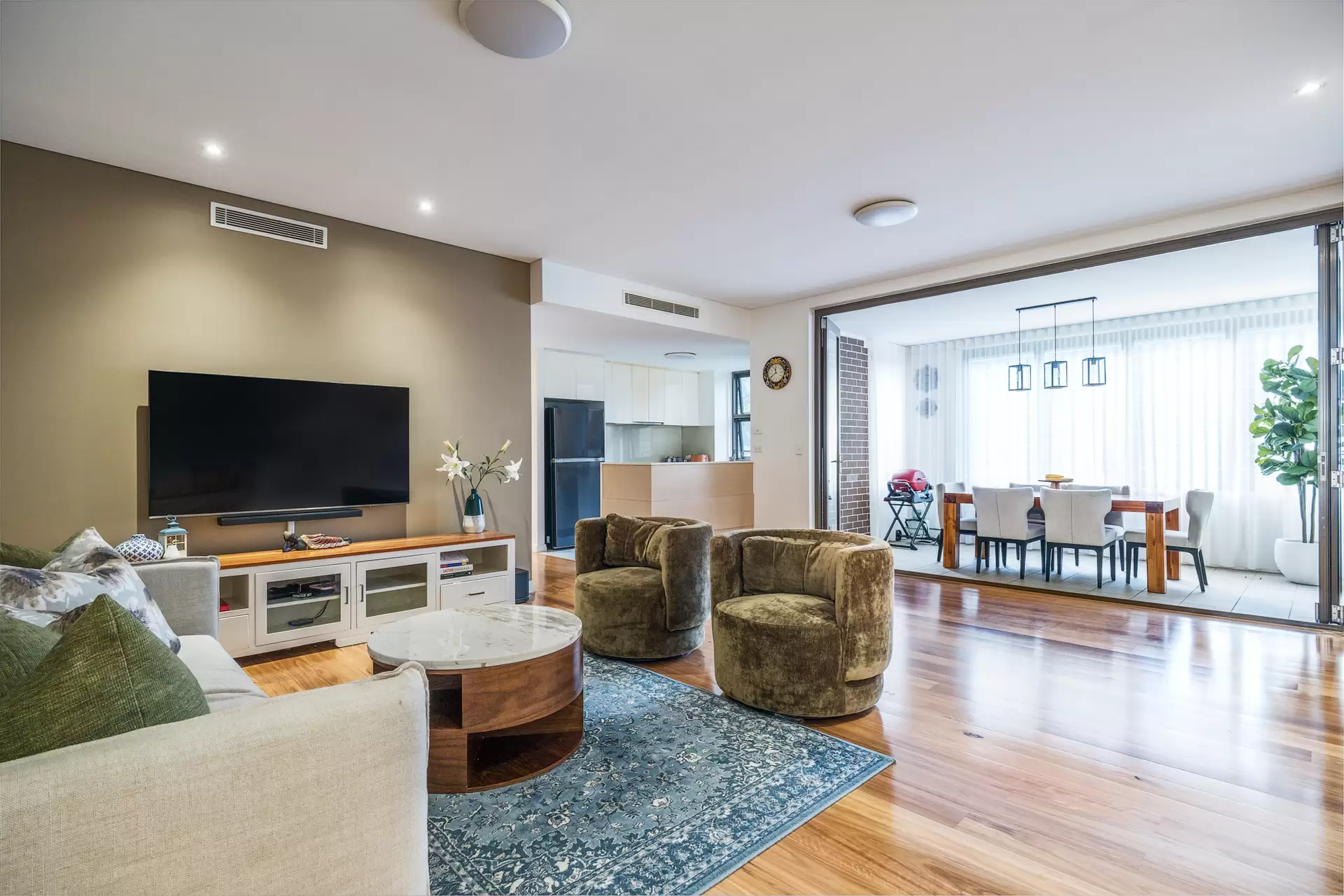 7/2-6 Clydesdale Place, Pymble Sold by Chan Yahl