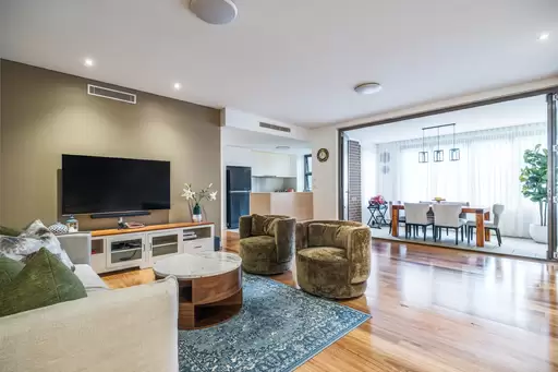 7/2-6 Clydesdale Place, Pymble Sold by Chan Yahl