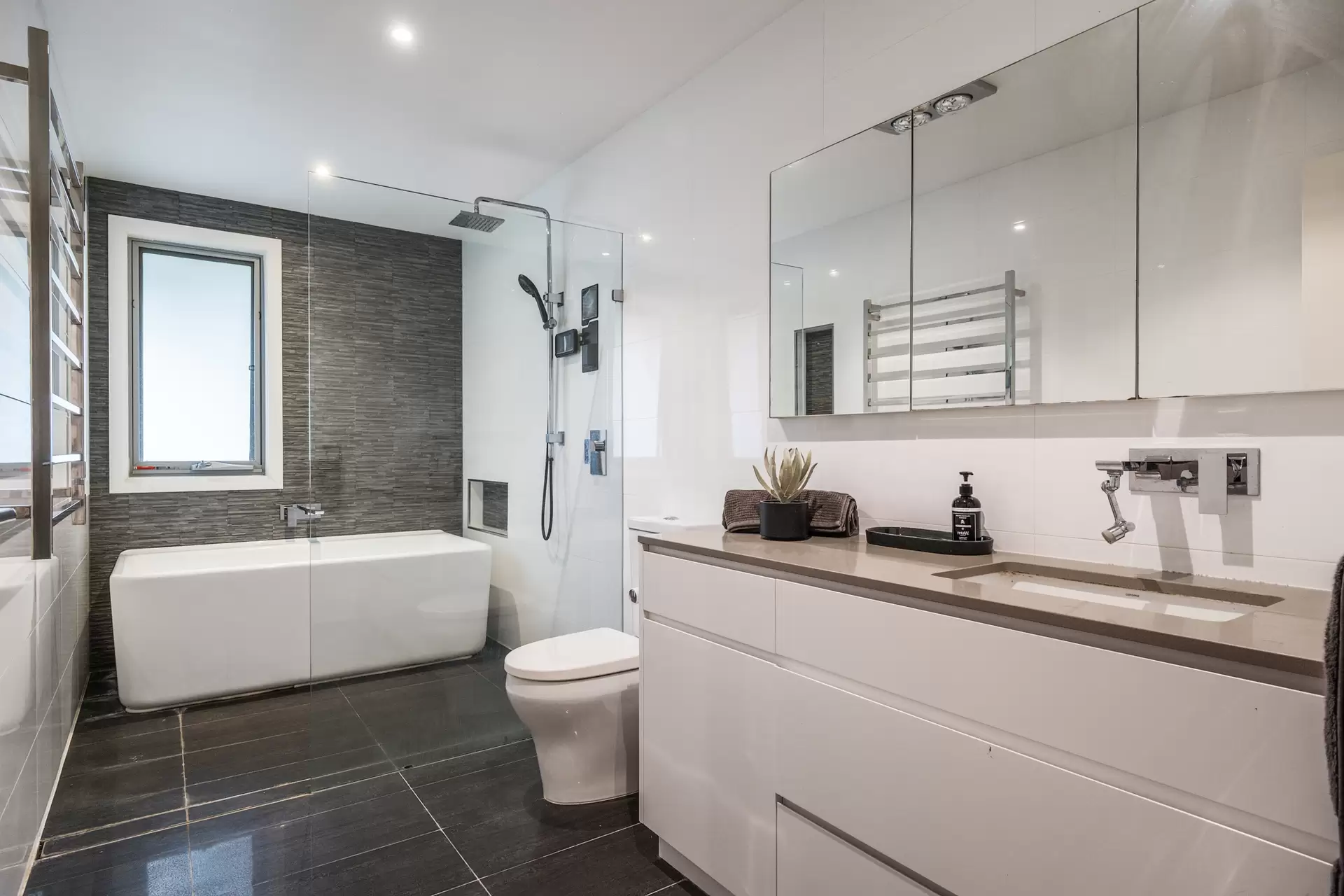2 Lyon Avenue, Turramurra Sold by Chan Yahl - image 13