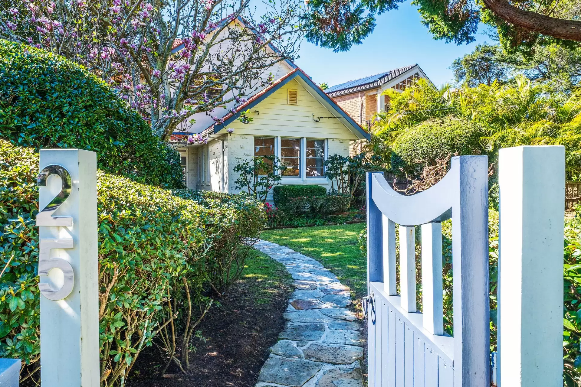 25 Bundabah Avenue, St Ives Auction by Chan Yahl