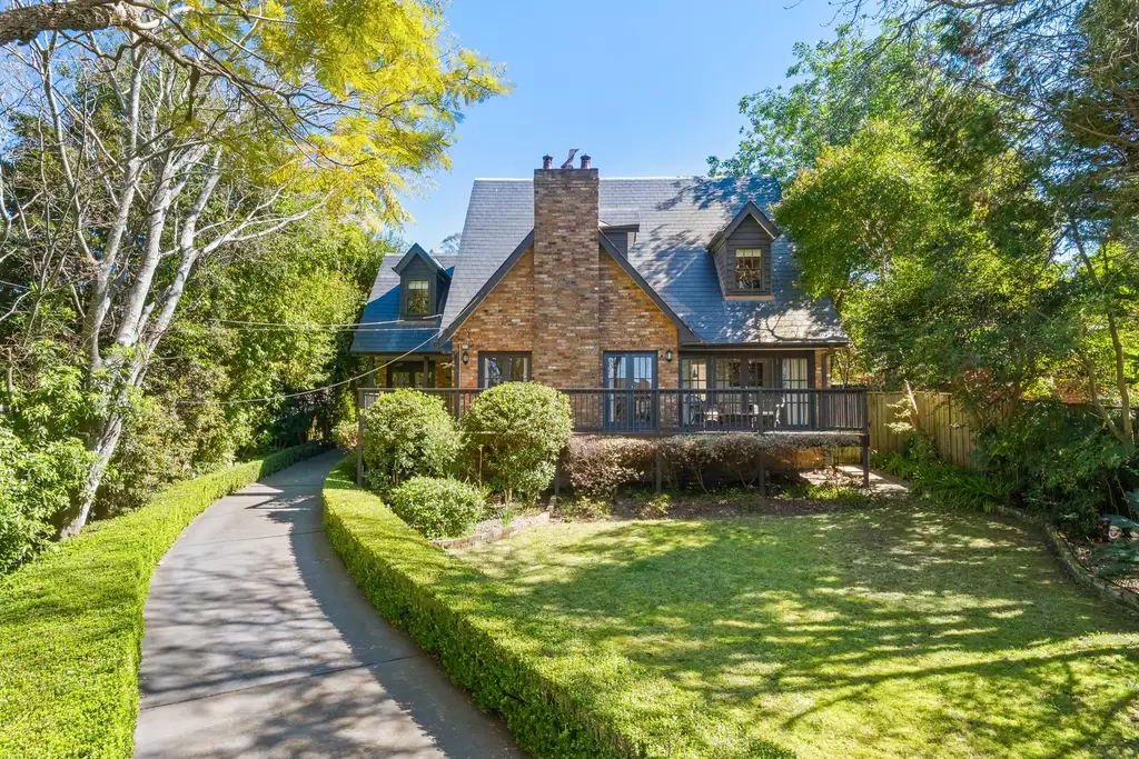 6 Miowera Road, Turramurra Sold by Chan Yahl