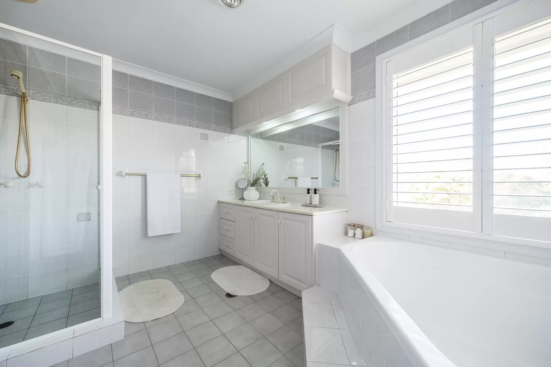 5 The Cloisters, St Ives Sold by Chan Yahl - image 15